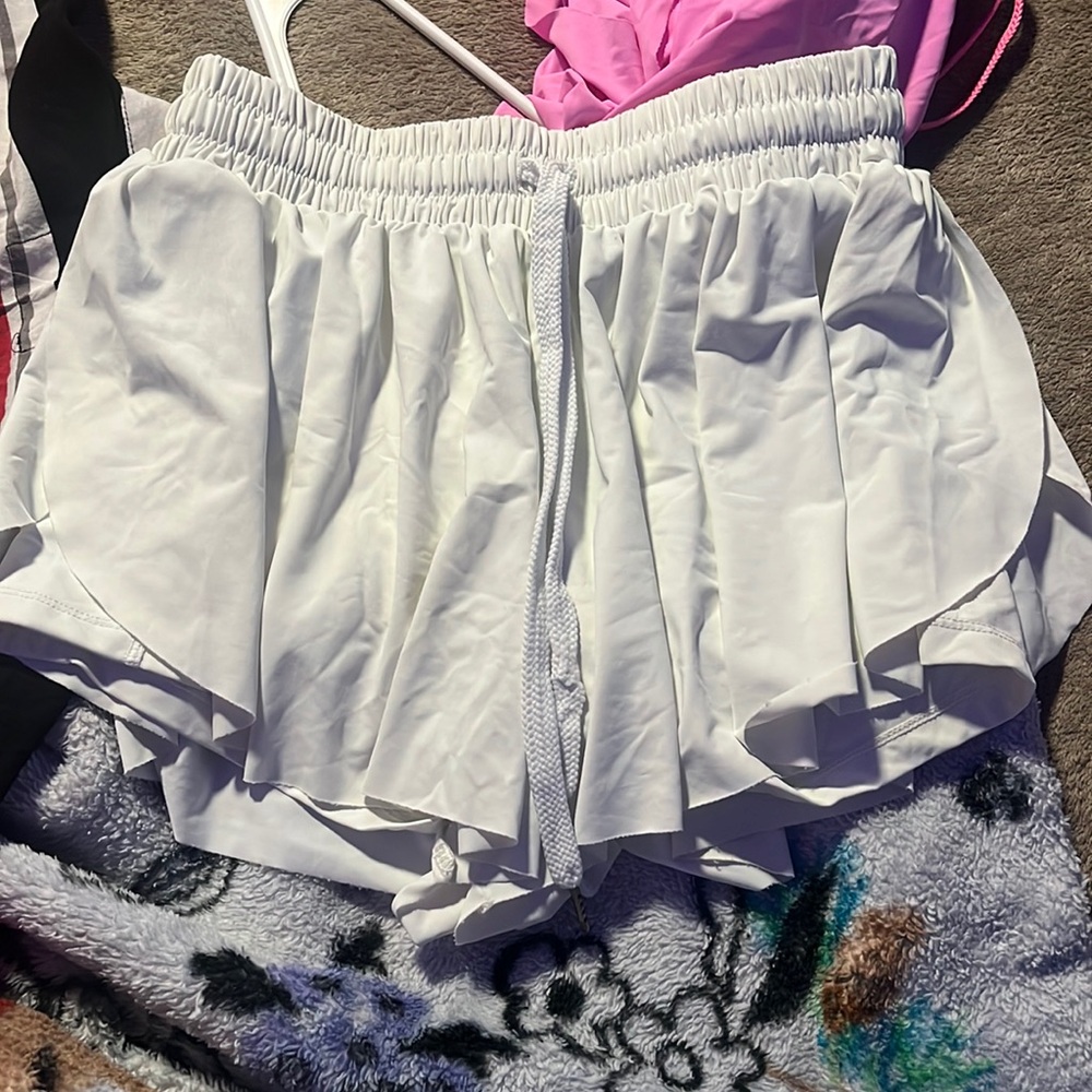 Flowy Amazon shorts